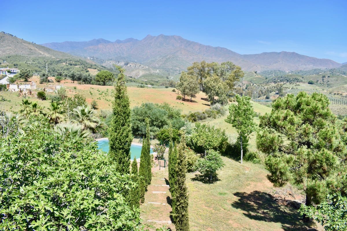 4 bedroom Villa for sale in Mijas with pool - € 1,195,000 (Ref: 9772880)
