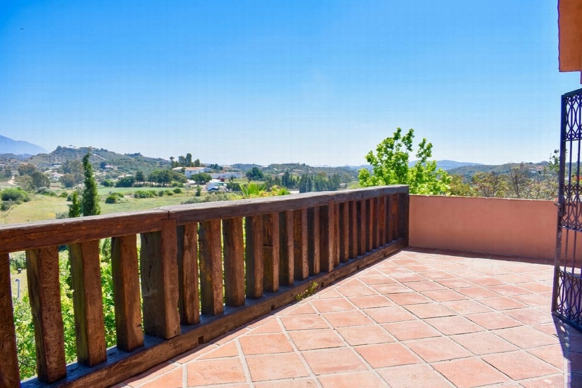 4 bedroom Villa for sale in Mijas with pool - € 1,195,000 (Ref: 9772880)