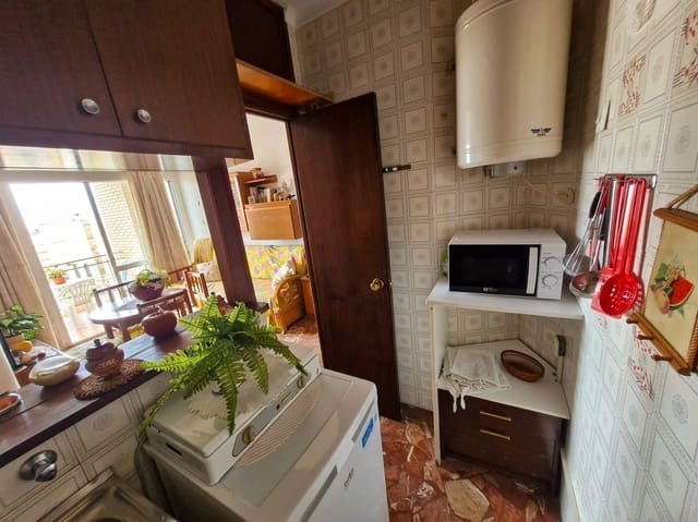 Apartment for sale in Benalmadena Costa, Benalmádena with pool - € 170,000 (Ref: 9777925)
