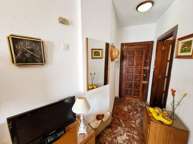 Apartment for sale in Benalmadena Costa, Benalmádena with pool - € 170,000 (Ref: 9777925)