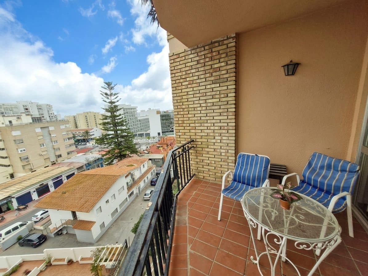 Apartment for sale in Benalmadena Costa with pool - € 170,000 (Ref: 9777925)