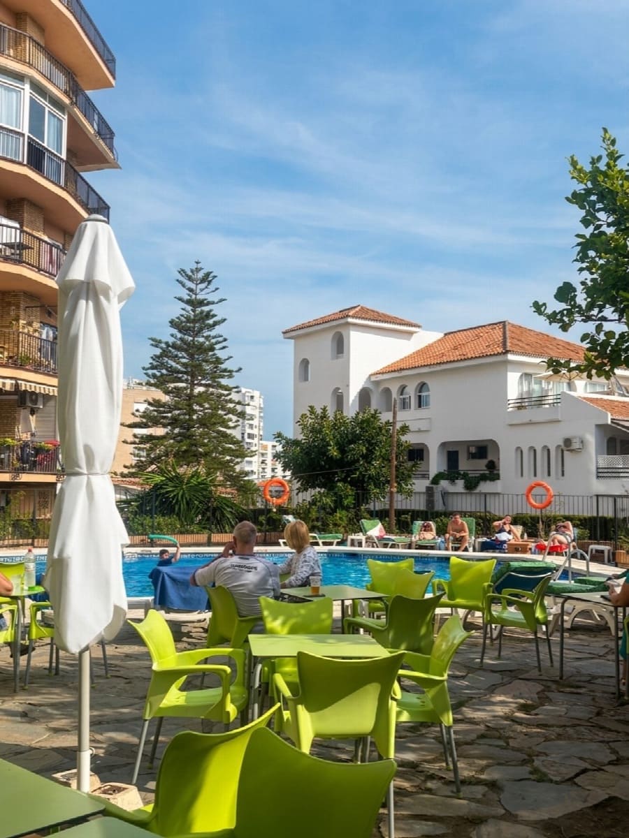 Apartment for sale in Benalmadena Costa with pool - € 170,000 (Ref: 9777925)