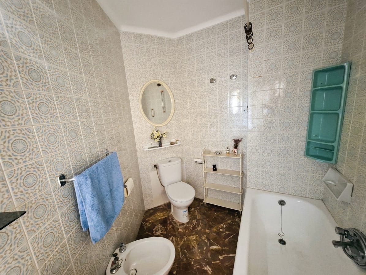 Apartment for sale in Benalmadena Costa with pool - € 170,000 (Ref: 9777925)