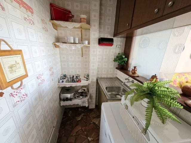 Apartment for sale in Benalmadena Costa, Benalmádena with pool - € 170,000 (Ref: 9777925)