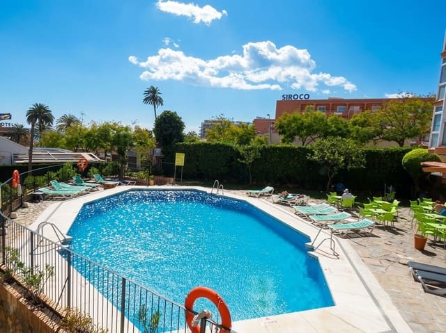 Apartment for sale in Benalmadena Costa, Benalmádena with pool - € 170,000 (Ref: 9777925)