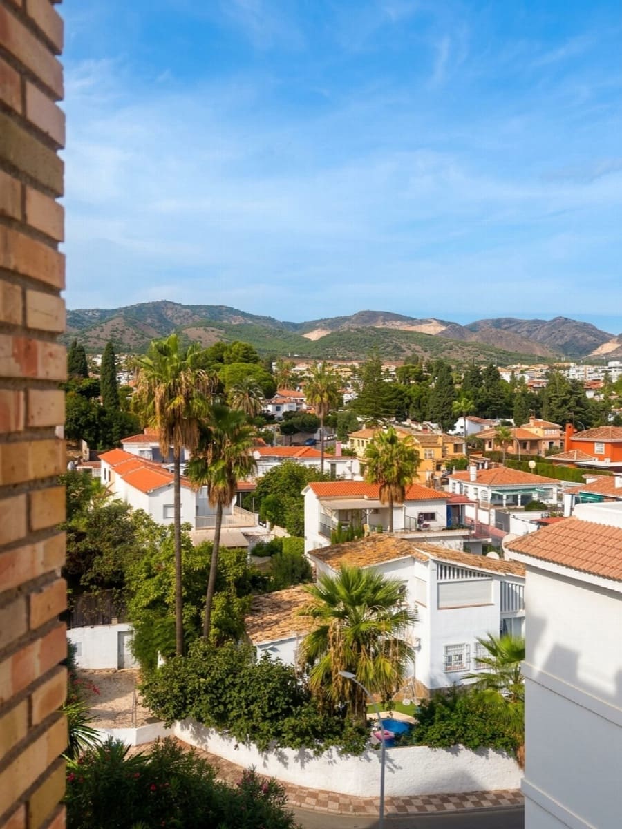 Apartment for sale in Benalmadena Costa with pool - € 170,000 (Ref: 9777925)