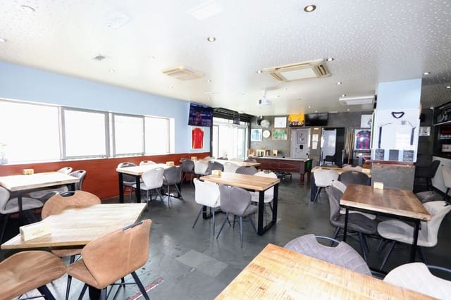 Kaupallinen myytävänä paikassa San Pedro del Pinatar - 390 000 € (Ref: 9777934)