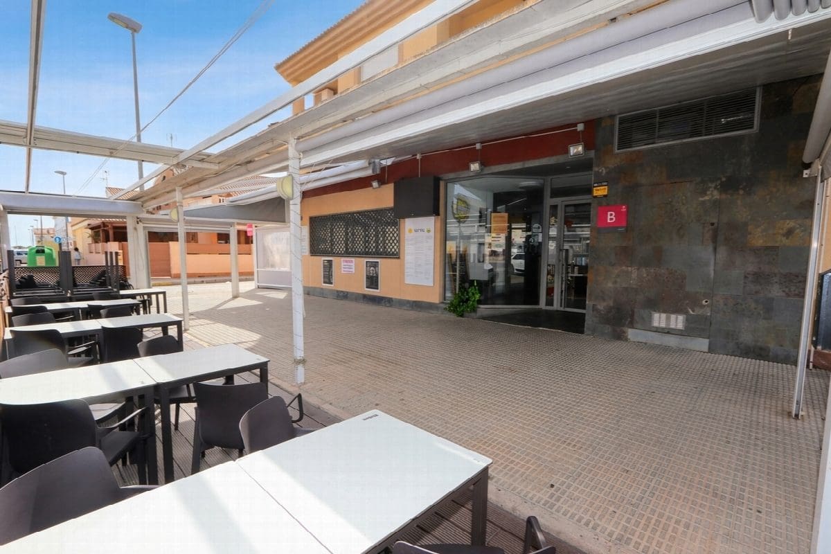 Ristorante/Bar in vendita in San Pedro del Pinatar con piscina - 390.000 € (Rif: 9777934)