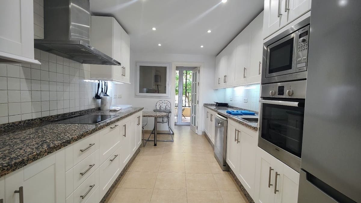 Apartamento de 3 habitaciones en Bahia de Casares en venta con piscina garaje - 450.000 € (Ref: 9777941)