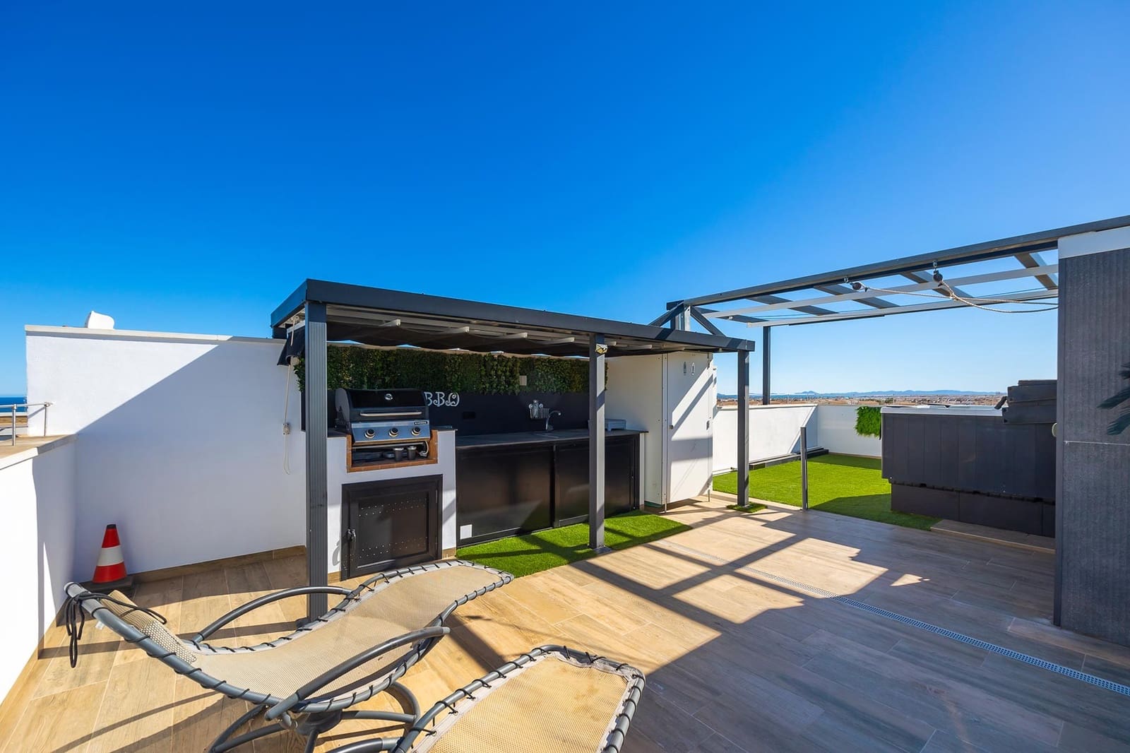 3 quarto Penthouse para venda em Orihuela Costa com piscina garagem - 599 000 € (Ref: 9781347)