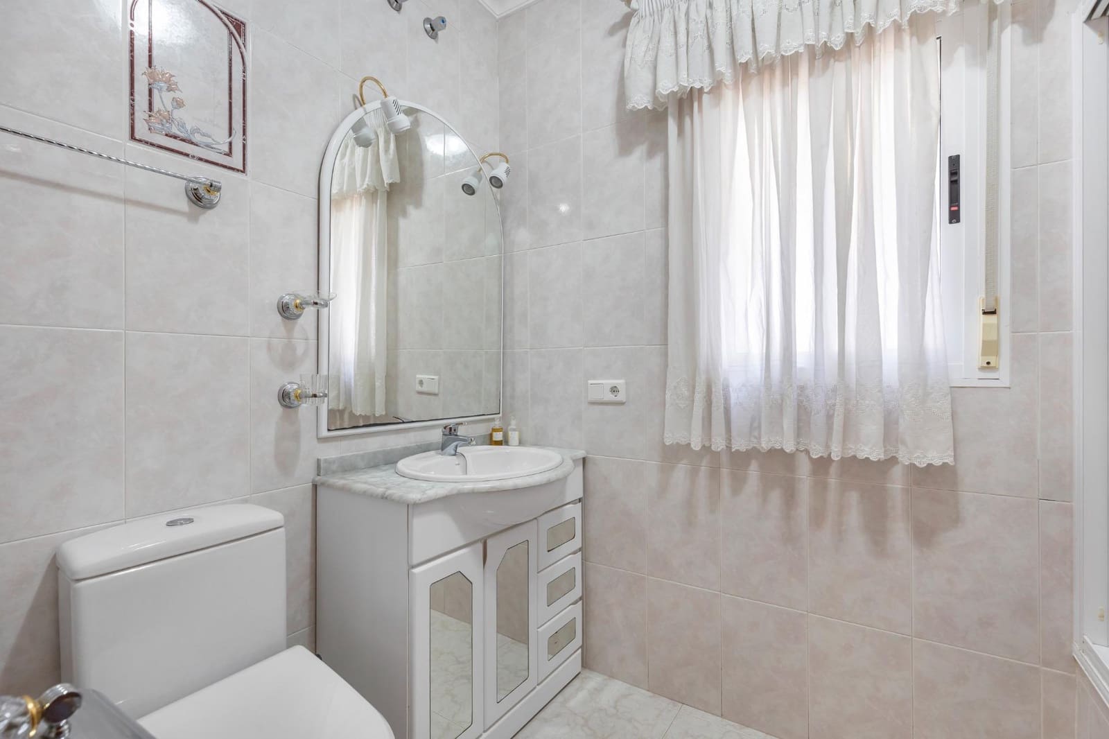 5 bedroom Villa for sale in Rojales with pool - € 499,000 (Ref: 9781356)