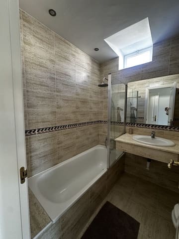 Apartamento de 2 habitaciones en Los Naranjos, Marbella en venta con piscina - 460.000 € (Ref: 9781366)