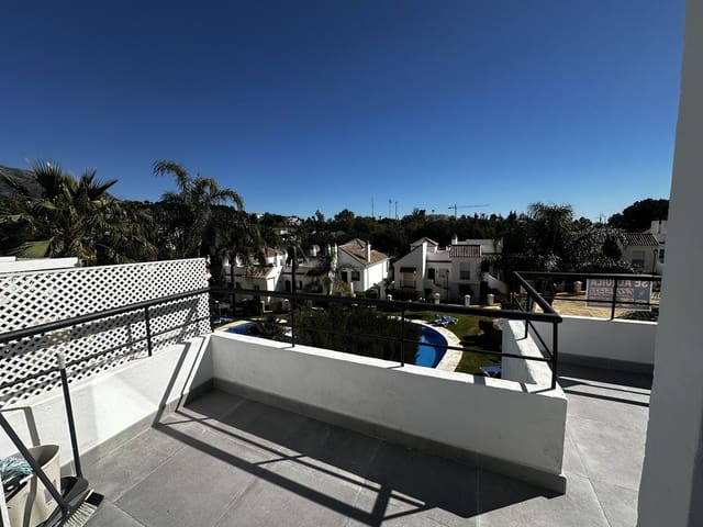 2 slaapkamer Appartement te koop in Aloha Golf, Marbella met zwembad - € 460.000 (Ref: 9781366)