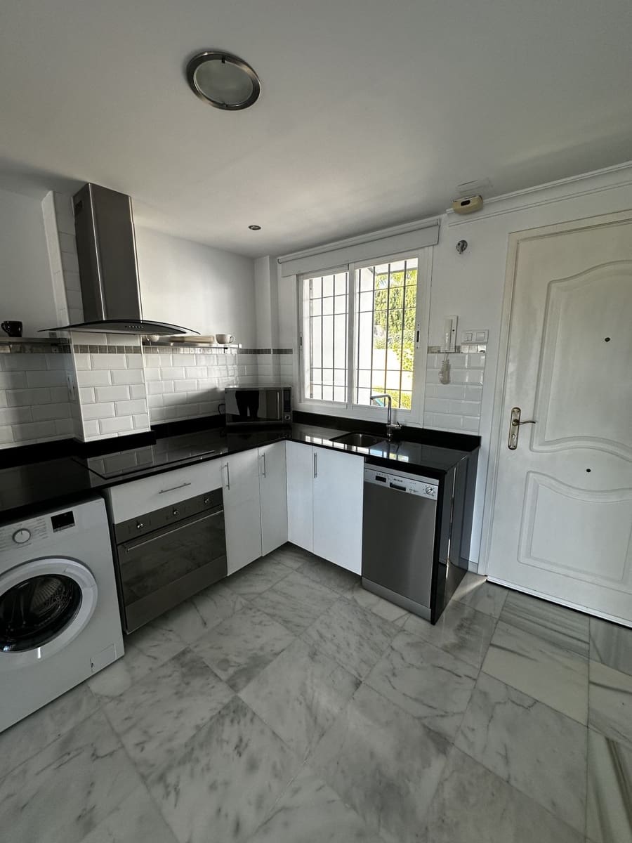 2 Zimmer Apartment zu verkaufen in Nueva Andalucia mit Pool Garage - 460.000 € (Ref: 9781366)