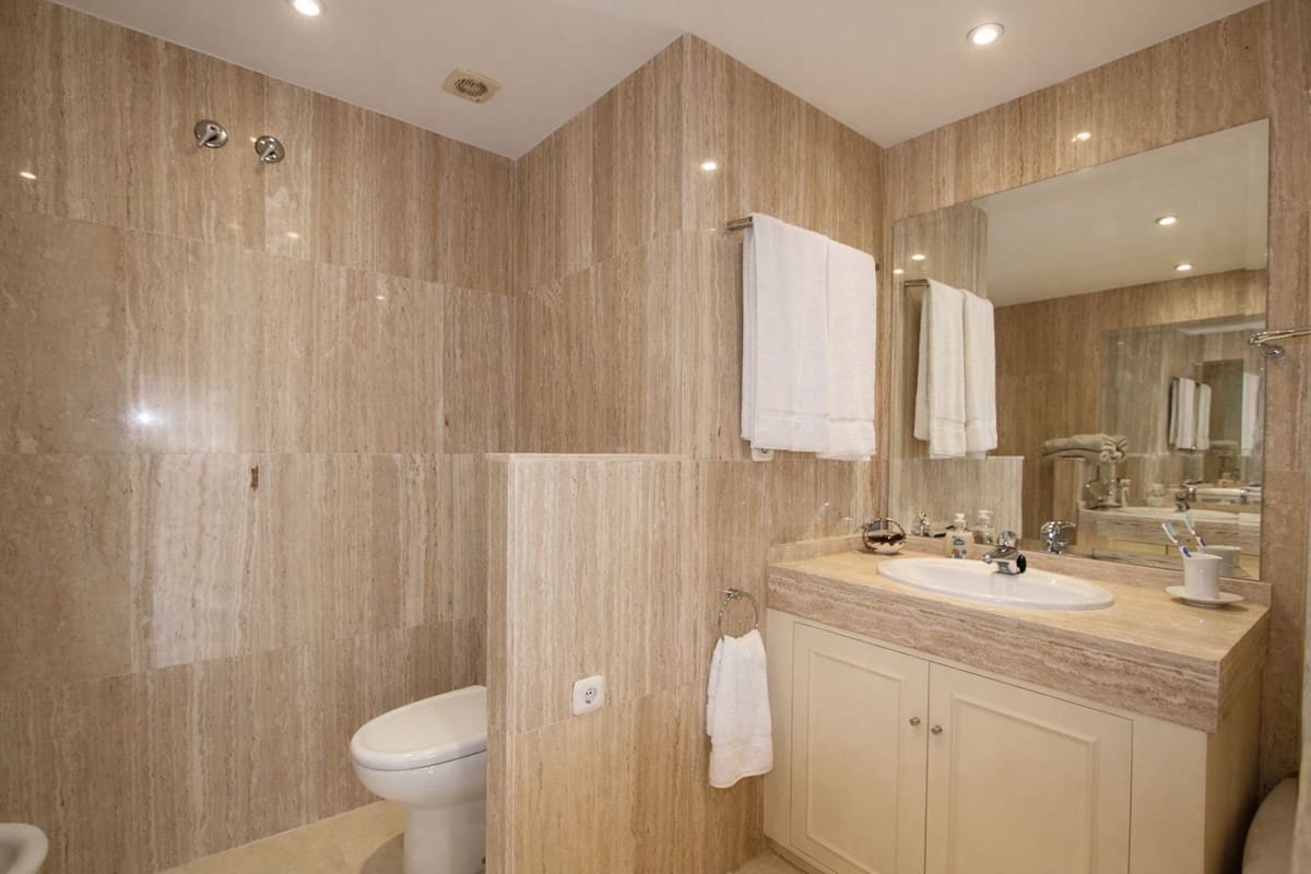 2 chambre Appartement à vendre à Elviria avec piscine - 460 000 € (Ref: 9781367)