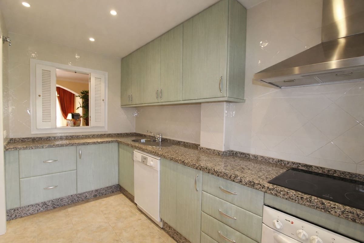 2 chambre Appartement à vendre à Elviria avec piscine - 460 000 € (Ref: 9781367)