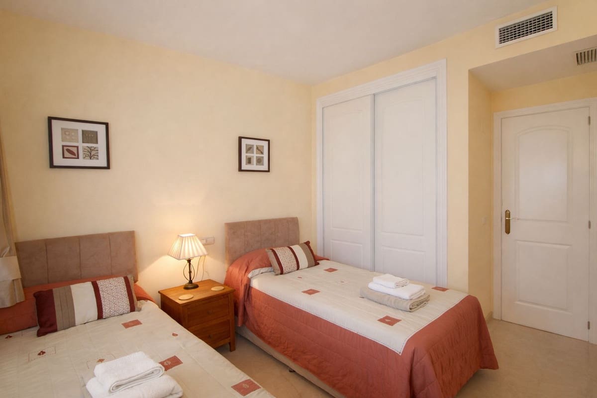 2 chambre Appartement à vendre à Elviria avec piscine - 460 000 € (Ref: 9781367)