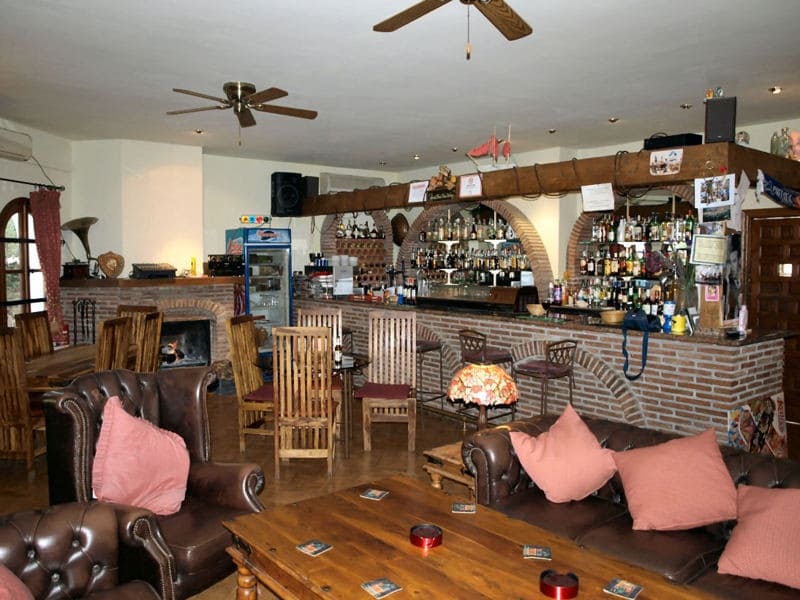 3 bedroom Commercial for sale in Mijas with pool - € 475,000 (Ref: 9783671)