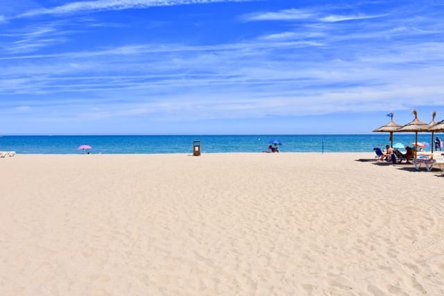 1 slaapkamer Appartement te koop in Playa de los Boliches, Fuengirola met zwembad - € 335.000 (Ref: 9783674)