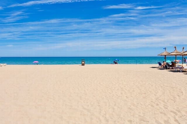 1 slaapkamer Appartement te koop in Zona Puerto Deportivo, Fuengirola met zwembad - € 335.000 (Ref: 9783674)