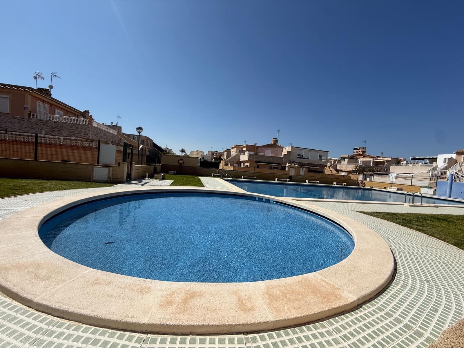 Casa de 3 habitaciones en Torrevieja en venta con piscina - 230.000 € (Ref: 9783699)