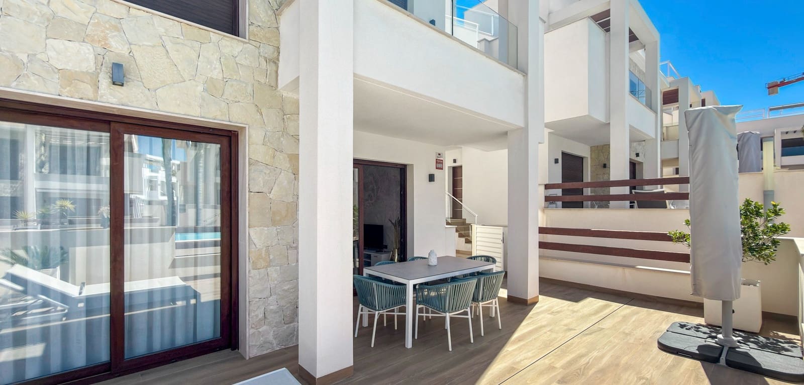 2 soverom Leilighet til salgs i Torrevieja med svømmebasseng garasje - € 312 500 (Ref: 9783700)