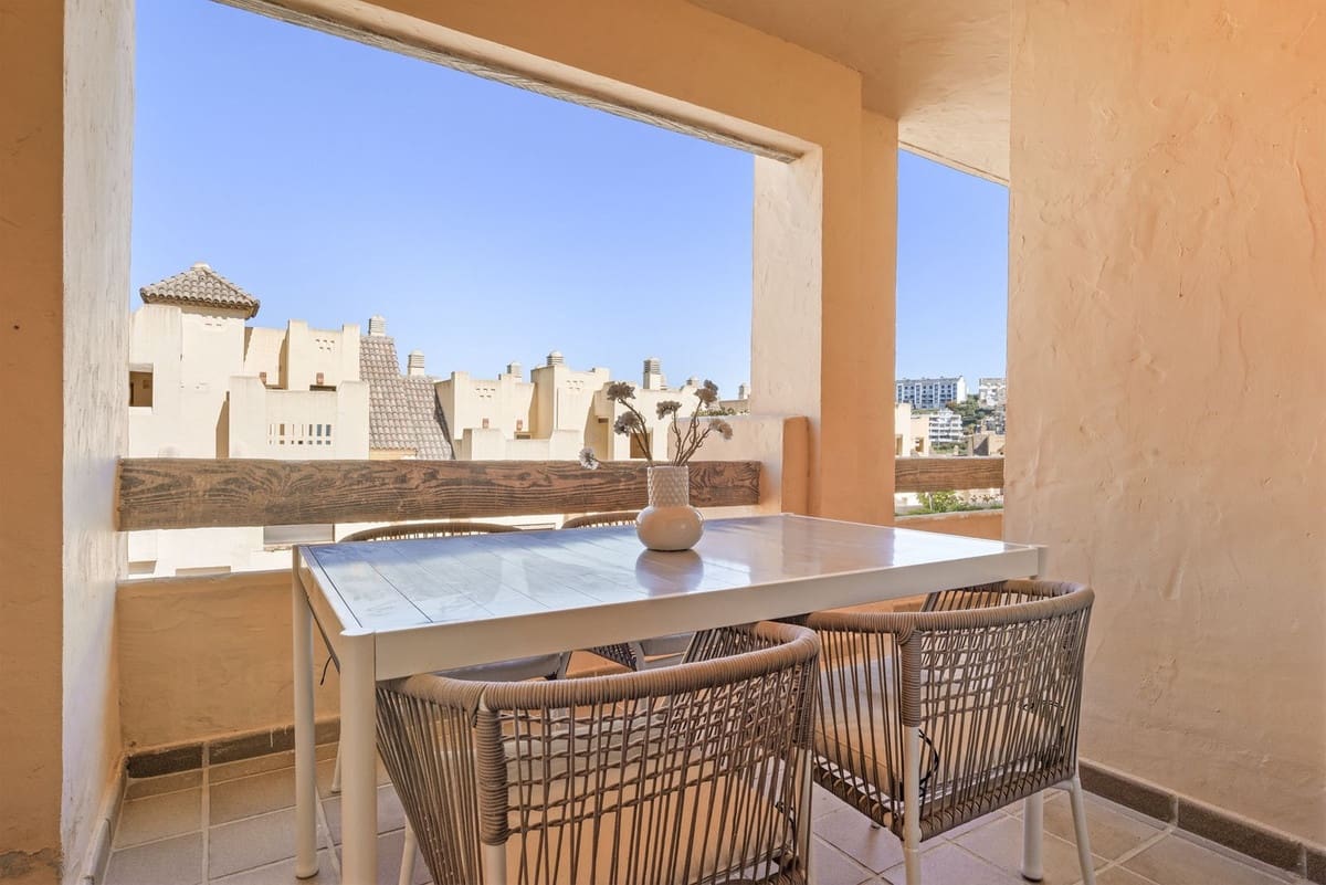 2 soverom Leilighet til salgs i Manilva med svømmebasseng garasje - € 235 000 (Ref: 9788286)