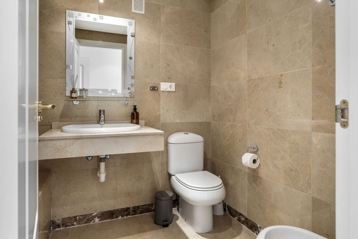 2 soverom Leilighet til salgs i Manilva med svømmebasseng garasje - € 235 000 (Ref: 9788286)