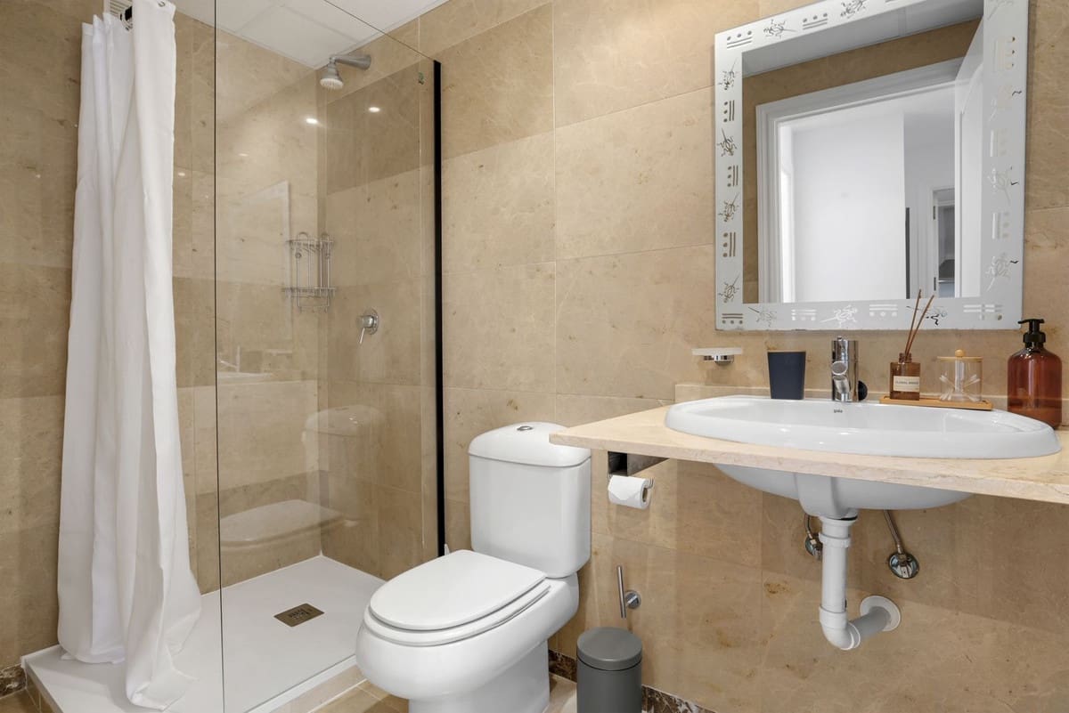 2 soverom Leilighet til salgs i Manilva med svømmebasseng garasje - € 235 000 (Ref: 9788286)