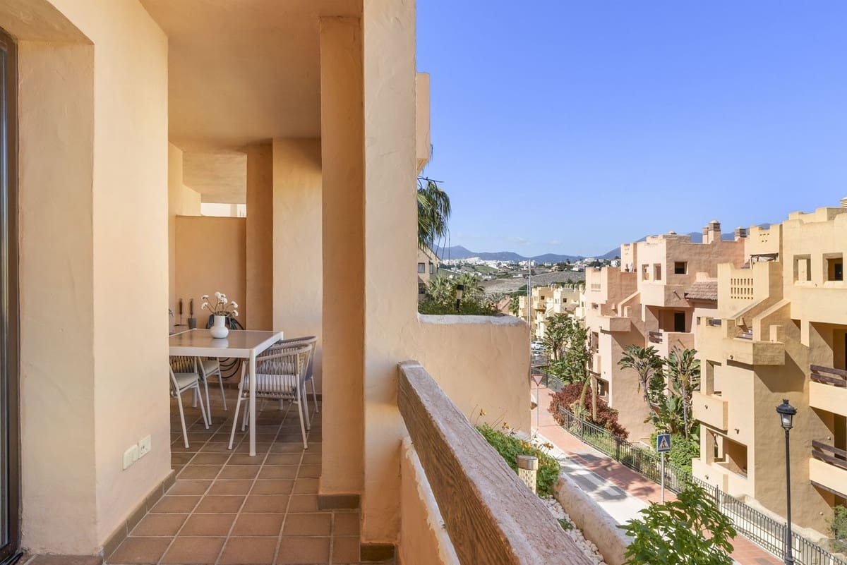 2 soverom Leilighet til salgs i Manilva med svømmebasseng garasje - € 235 000 (Ref: 9788286)