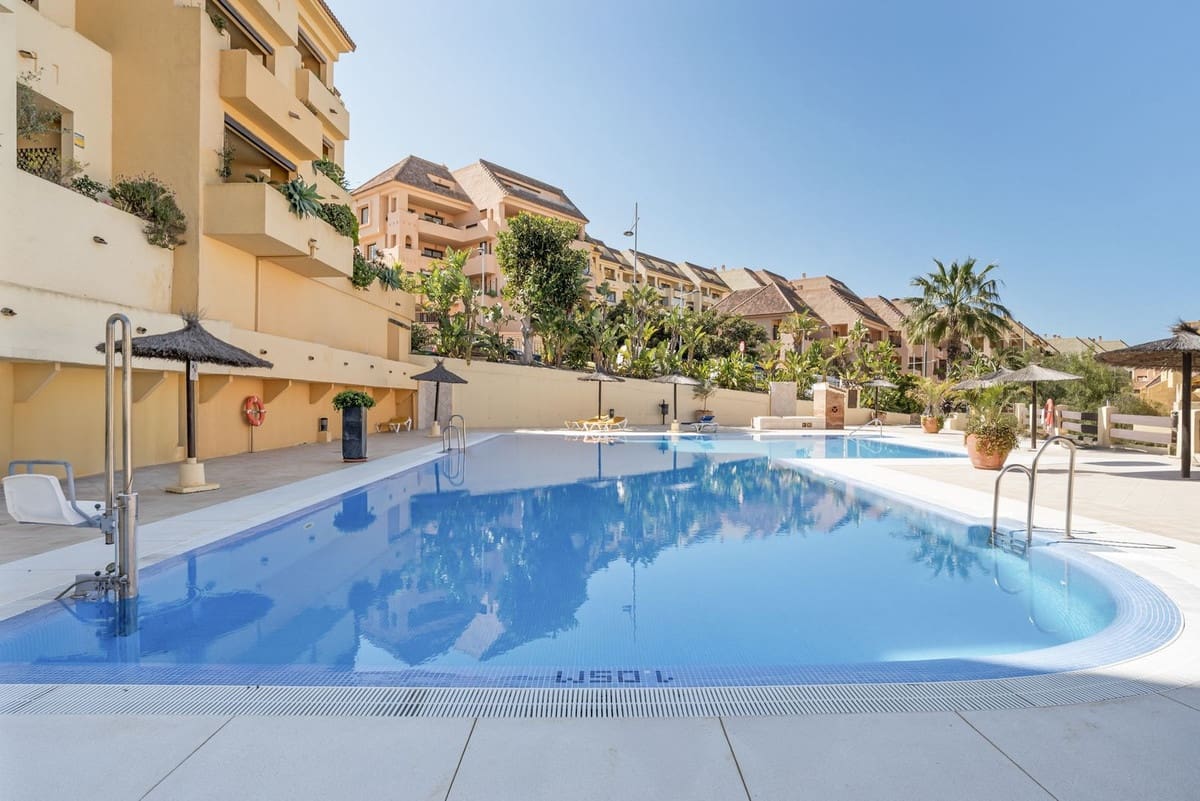 2 soverom Leilighet til salgs i Manilva med svømmebasseng garasje - € 235 000 (Ref: 9788286)