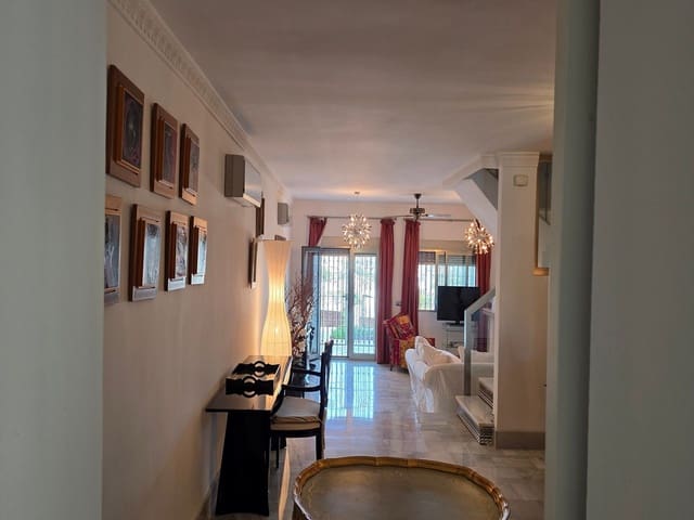 3 slaapkamer Rijtjeshuis te koop in Mijas Costa, Mijas met garage - € 425.000 (Ref: 9788287)