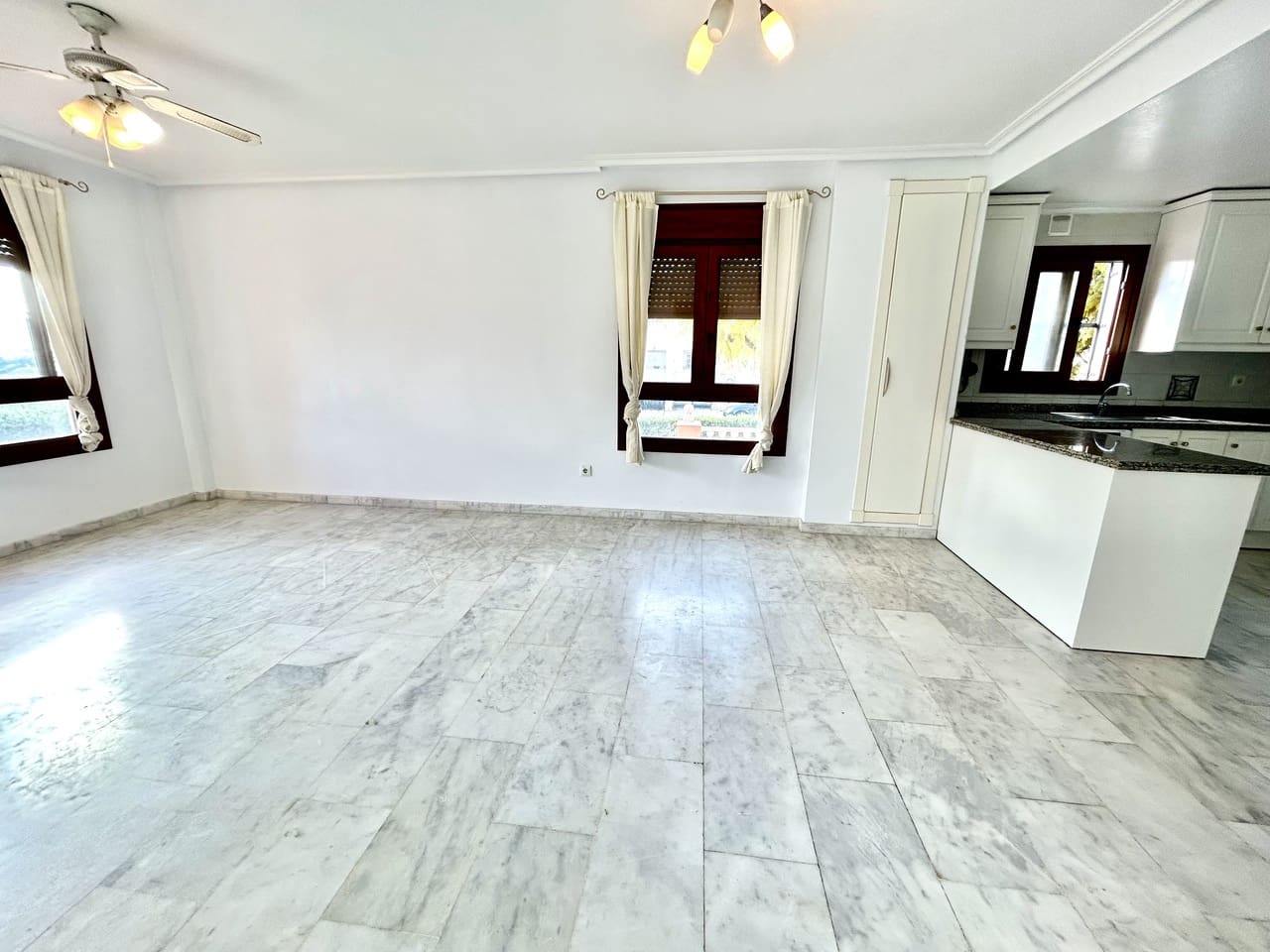 2 makuuhuone Huoneisto myytävänä paikassa Villamartin mukana 
autotalli - 165 000 € (Ref: 9790895)