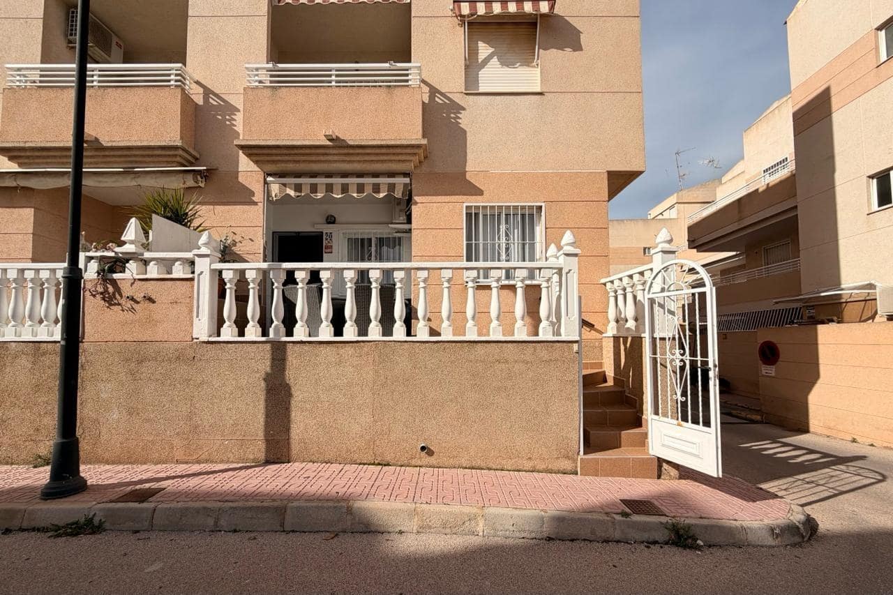 2 Zimmer Apartment zu verkaufen in Torrevieja mit Pool - 160.000 € (Ref: 9790910)