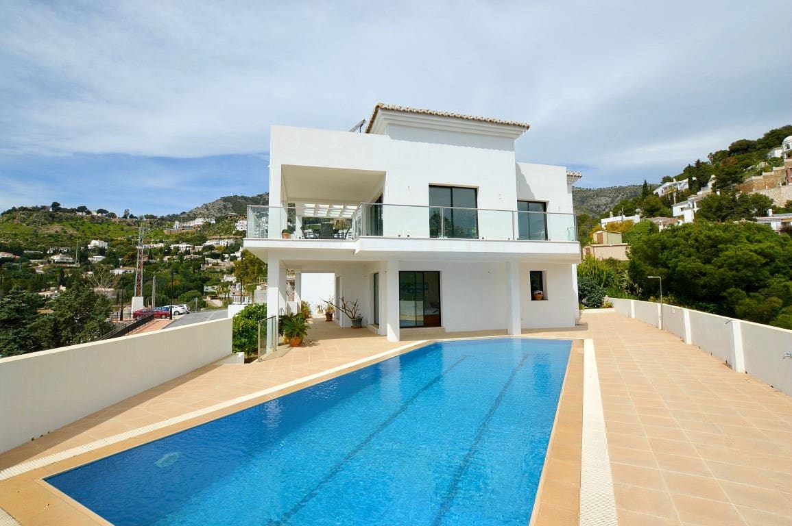 3 soveværelse Villa til salg i Mijas med swimmingpool garage - € 1.445.000 (Ref: 9790914)