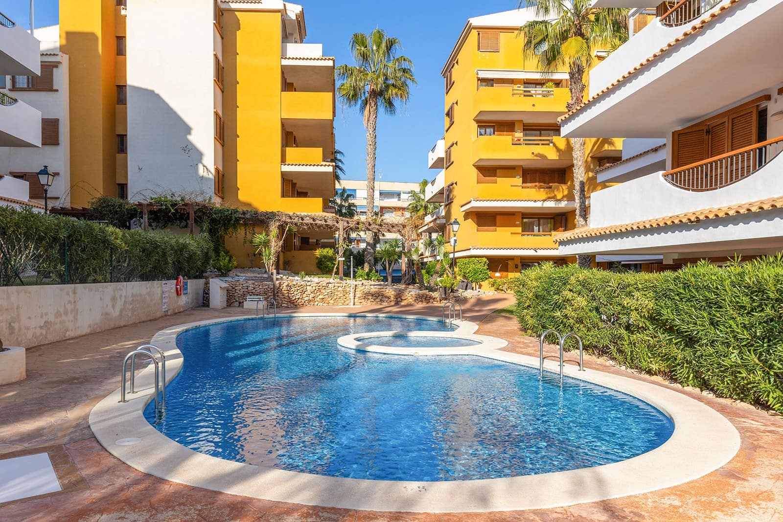 2 slaapkamer Appartement te koop in Torrevieja met garage - € 345.000 (Ref: 9794416)