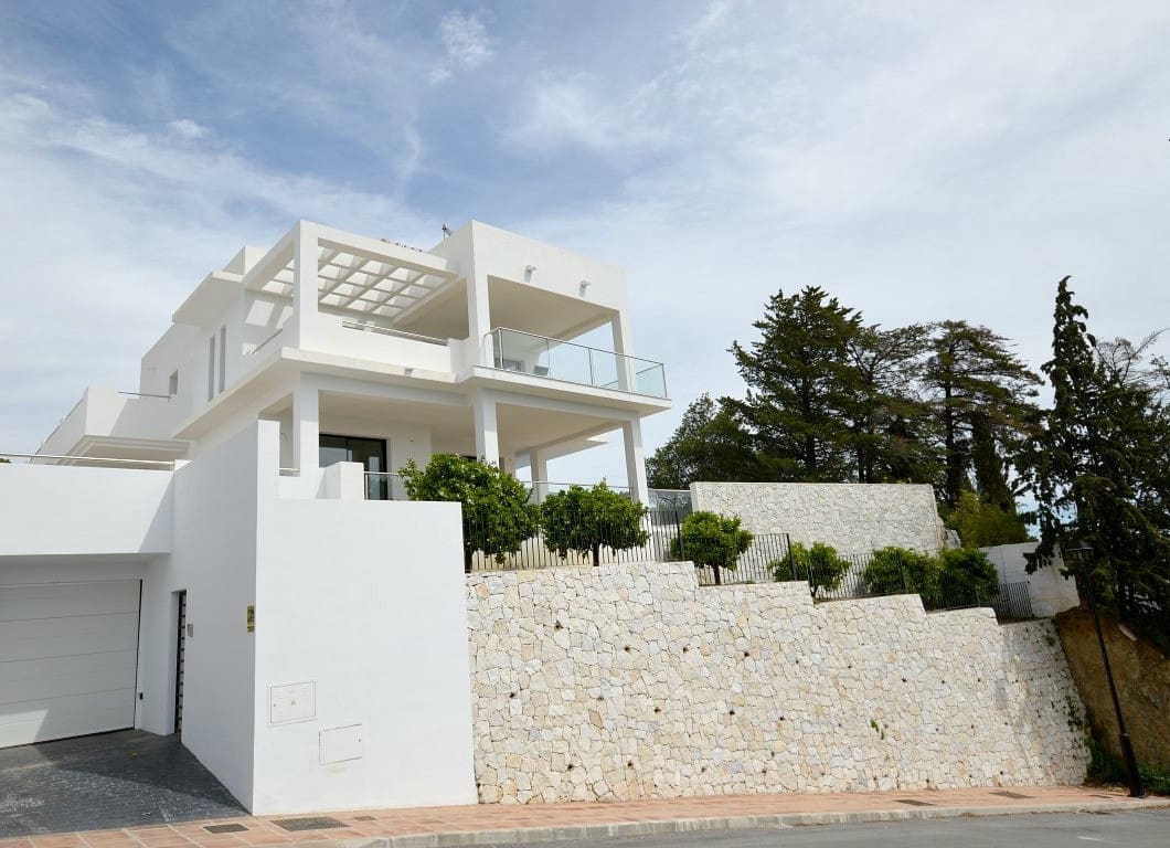 3 soveværelse Villa til salg i Mijas Costa med swimmingpool garage - € 1.445.000 (Ref: 9796965)