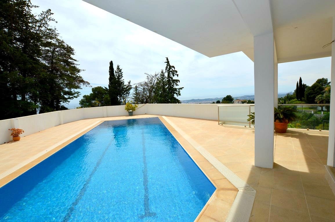 3 soveværelse Villa til salg i Mijas Costa med swimmingpool garage - € 1.445.000 (Ref: 9796965)