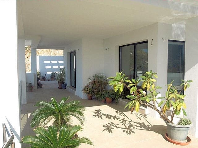 3 soveværelse Villa til salg i Mijas Costa med swimmingpool garage - € 1.445.000 (Ref: 9796965)