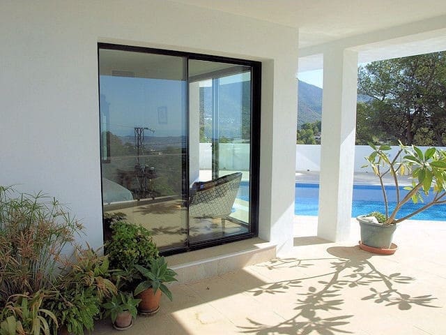 3 soveværelse Villa til salg i Mijas Costa med swimmingpool garage - € 1.445.000 (Ref: 9796965)