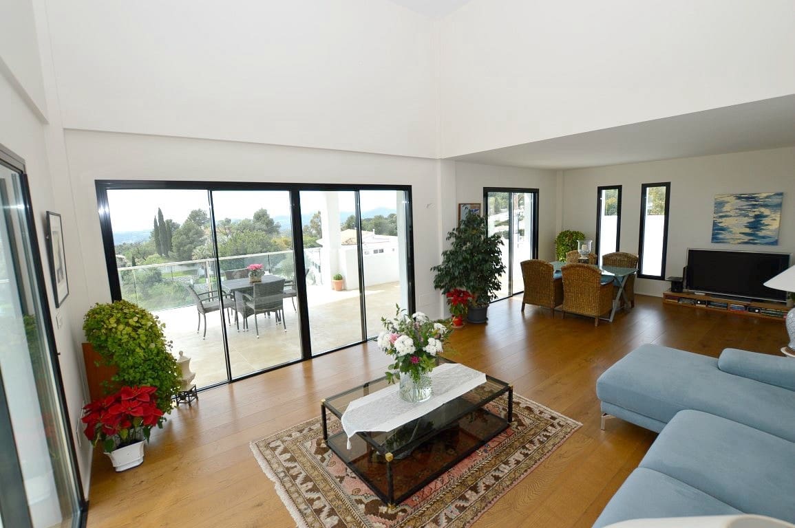 3 soveværelse Villa til salg i Mijas Costa med swimmingpool garage - € 1.445.000 (Ref: 9796965)