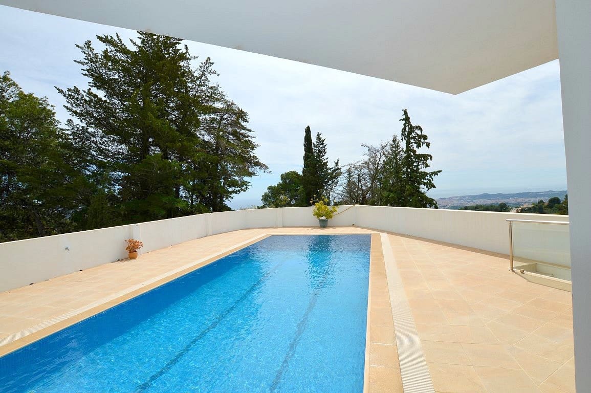 3 soveværelse Villa til salg i Mijas Costa med swimmingpool garage - € 1.445.000 (Ref: 9796965)