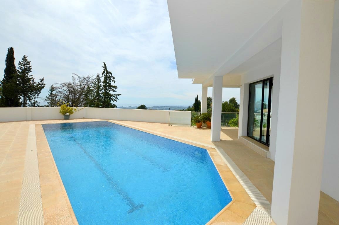 3 soveværelse Villa til salg i Mijas Costa med swimmingpool garage - € 1.445.000 (Ref: 9796965)
