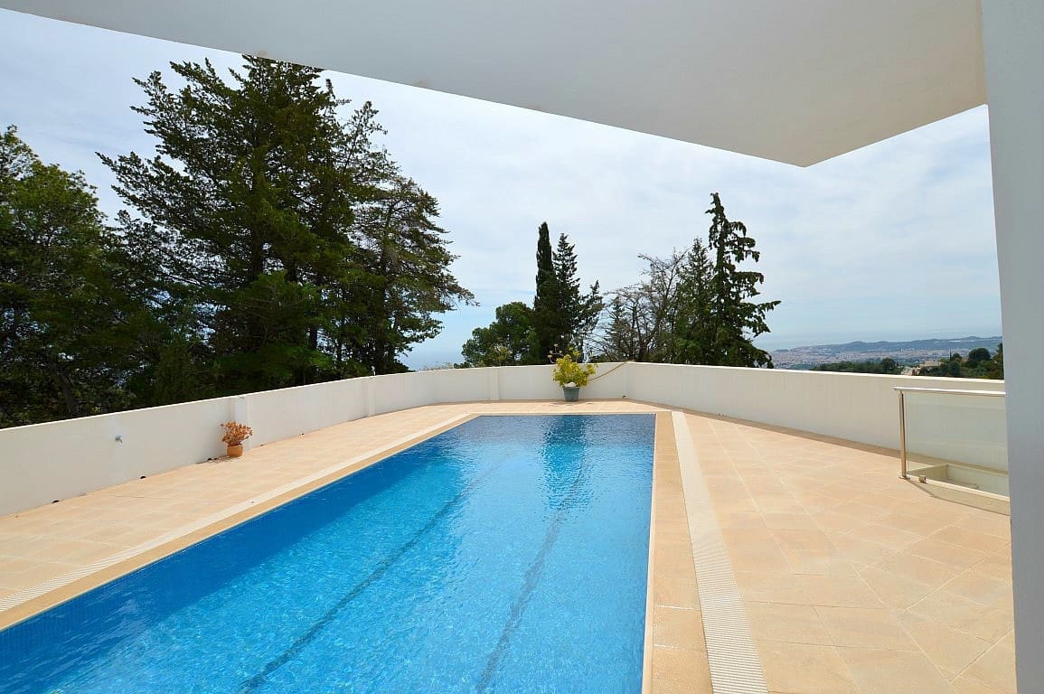 3 soveværelse Villa til salg i Mijas Costa med swimmingpool garage - € 1.445.000 (Ref: 9796965)