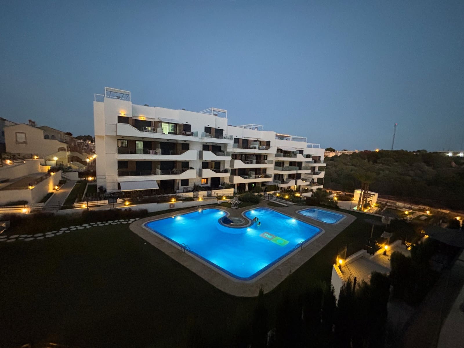 2 slaapkamer Appartement te koop in Villamartin met zwembad garage - € 249.900 (Ref: 9799090)