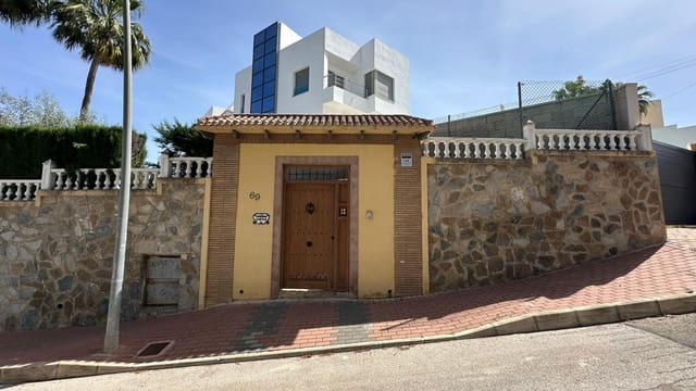 4 soverom Villa til salgs i Los Balcones - Los Altos, Torrevieja med svømmebasseng - € 490 000 (Ref: 9799100)