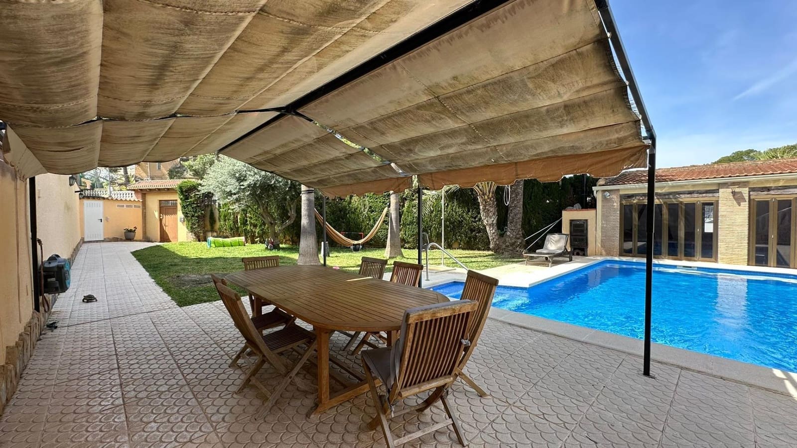 4 soverom Villa til salgs i Torrevieja med svømmebasseng - € 490 000 (Ref: 9799100)