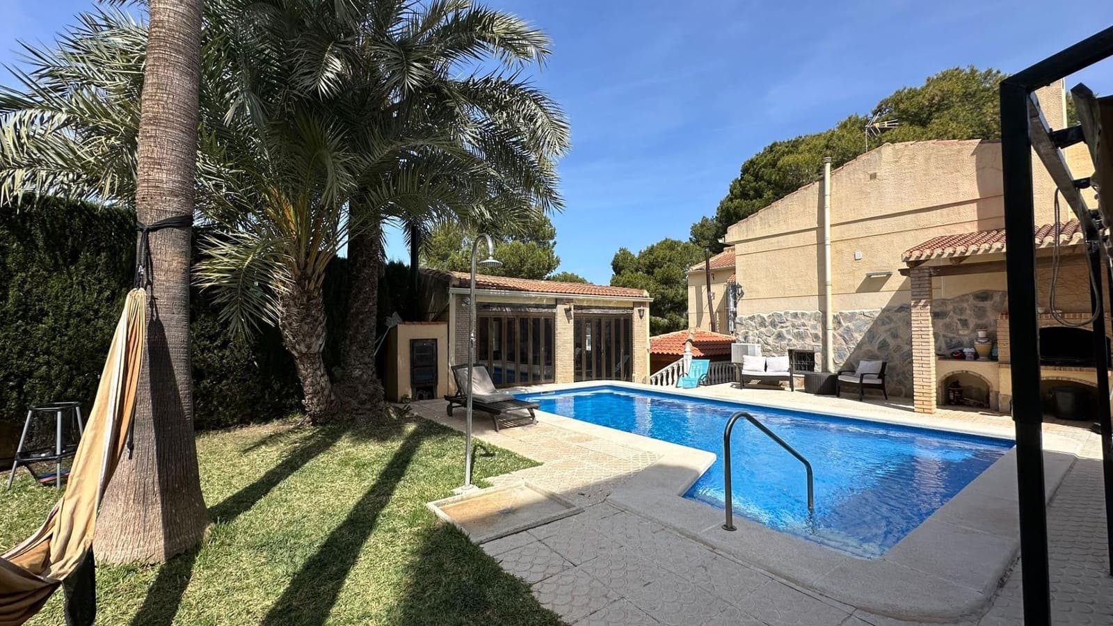 4 soverom Villa til salgs i Torrevieja med svømmebasseng - € 490 000 (Ref: 9799100)