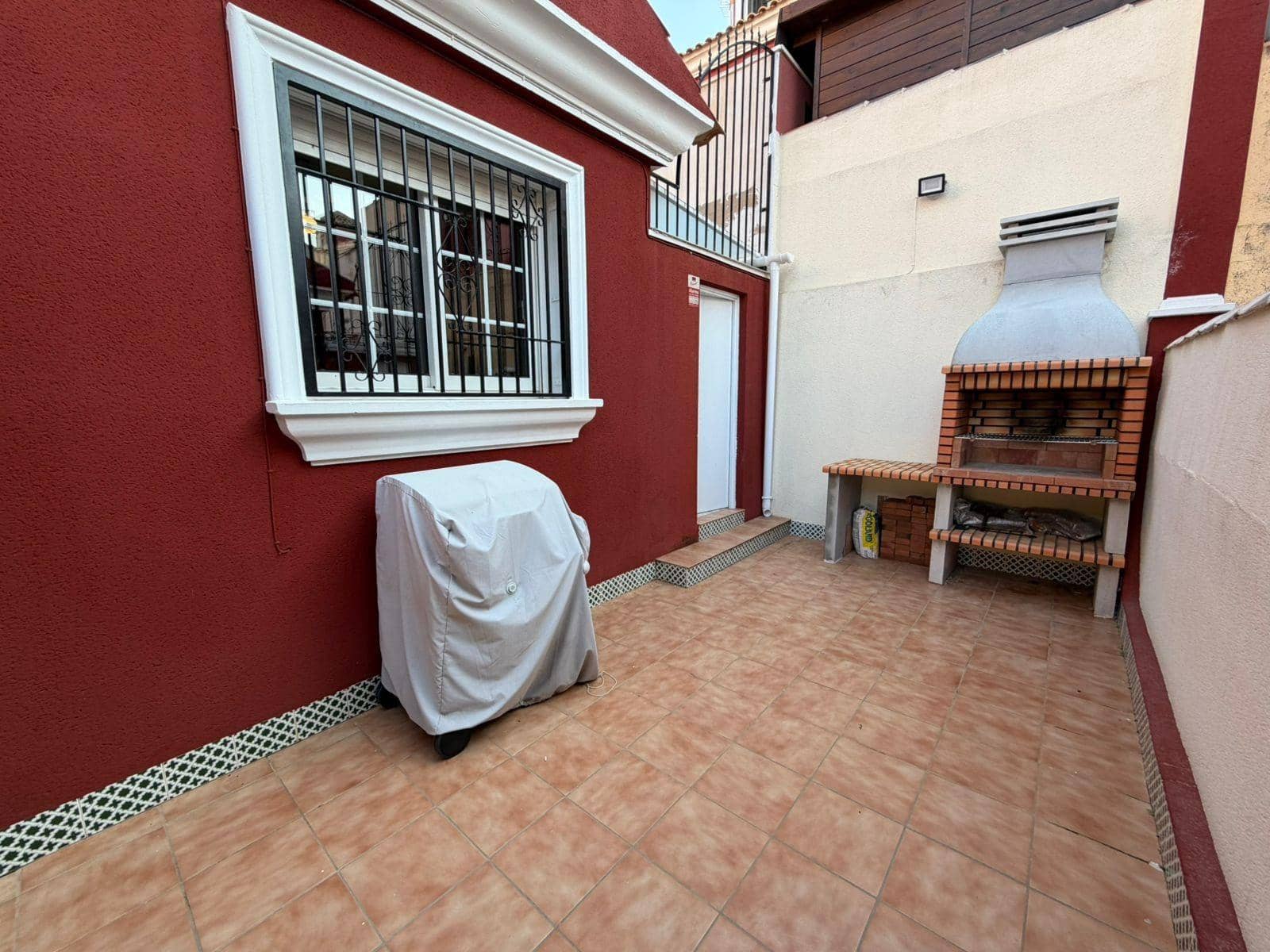 3 bedroom Semi-detached Villa for sale in Orihuela Costa with pool - € 299,900 (Ref: 9800595)