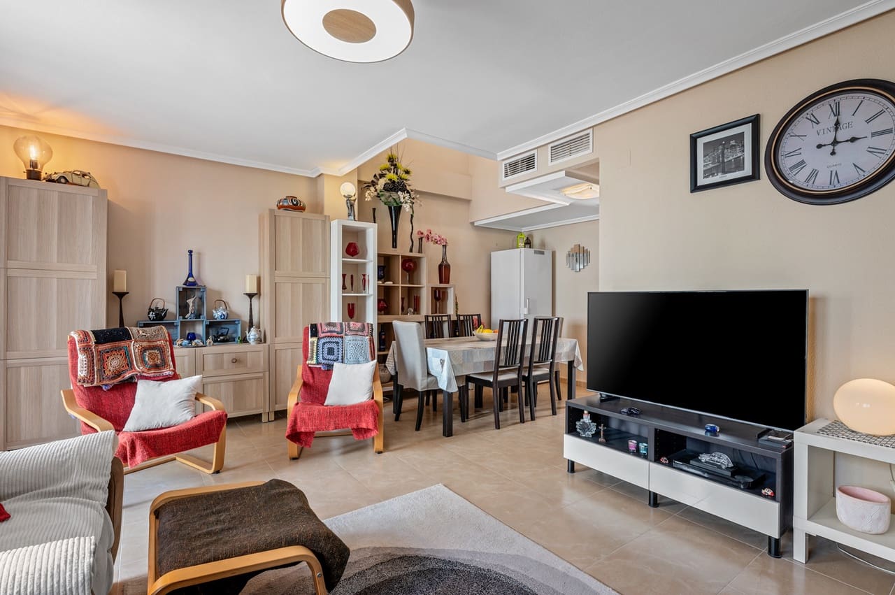 2 bedroom Townhouse for sale in San Miguel de Salinas with garage - € 189,500 (Ref: 9804175)